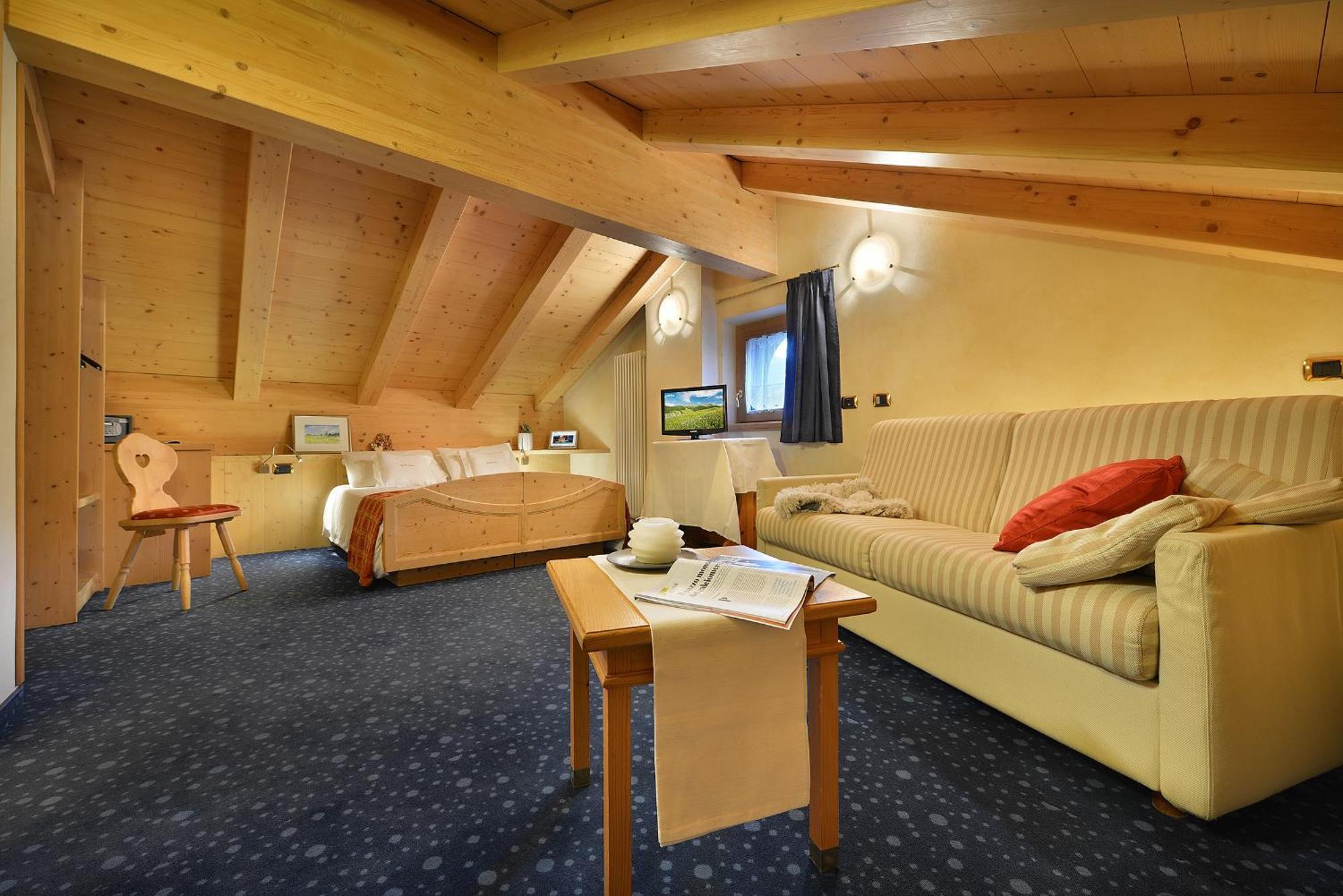 Large Double Room,993211315:JPEG