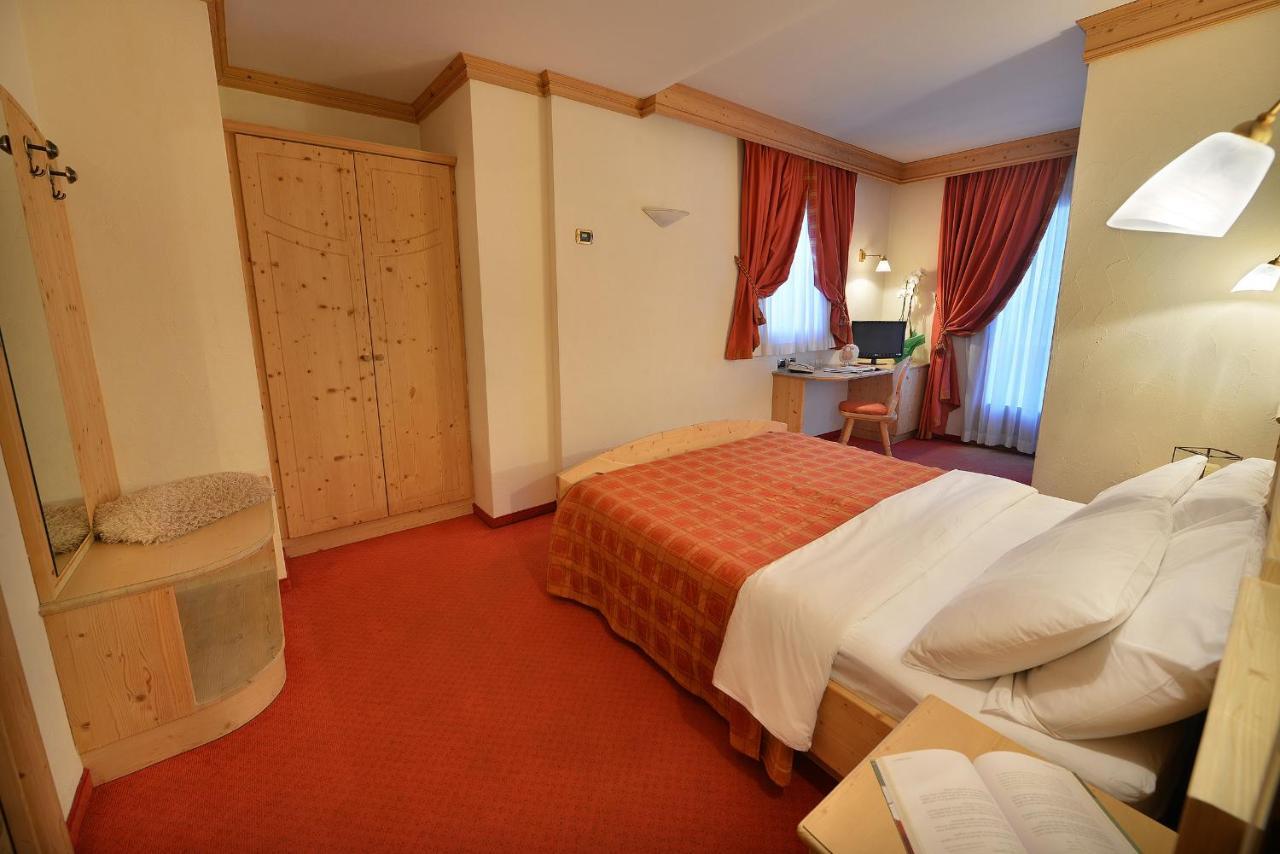 Double Room with Spa Bath,993211030:JPEG